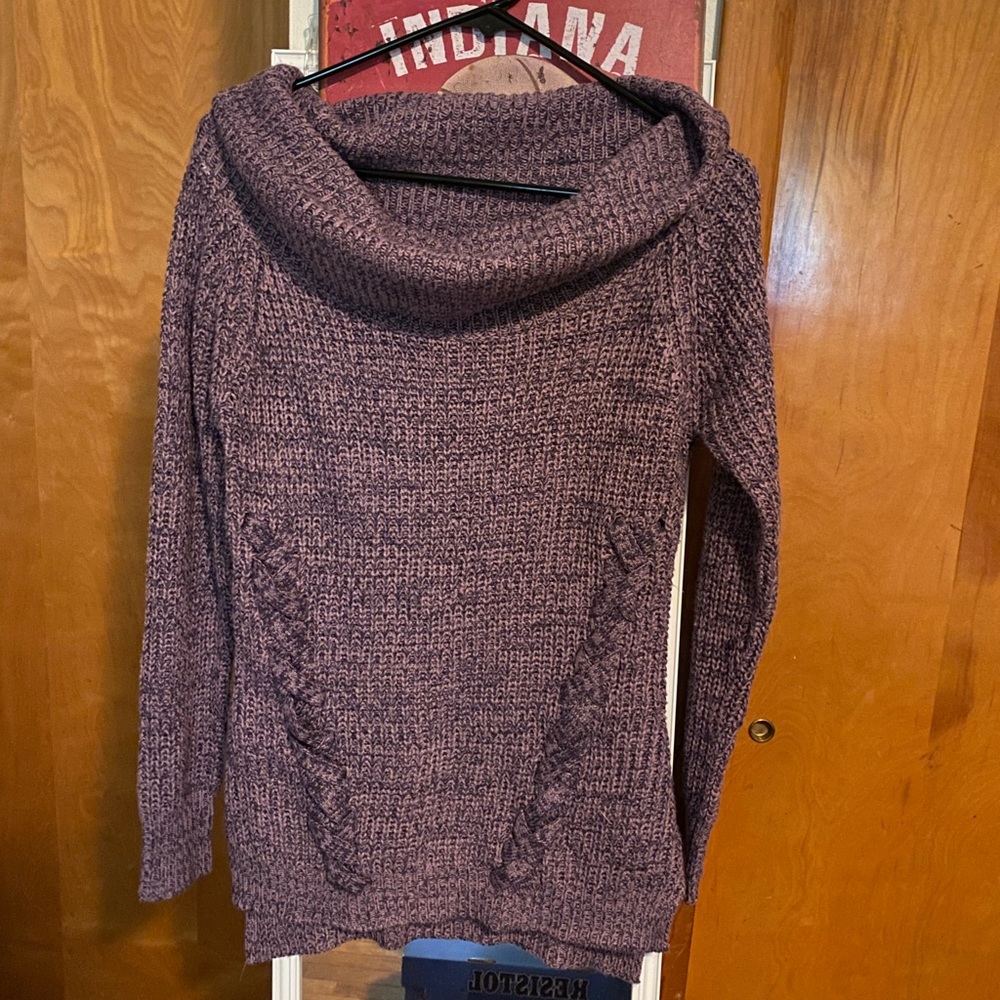 purple mock/scoop neck sweater‎